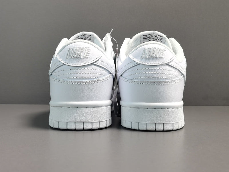 DUNK LOW TRIPLE WHITE