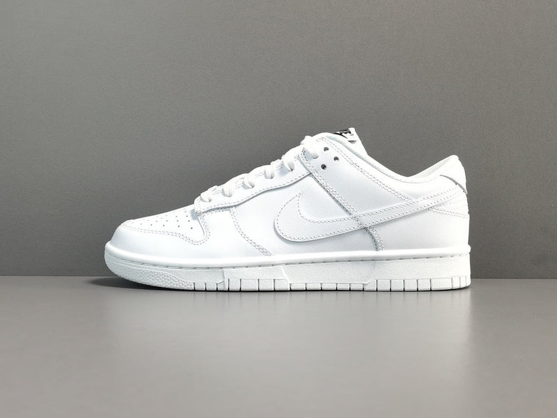 DUNK LOW TRIPLE WHITE