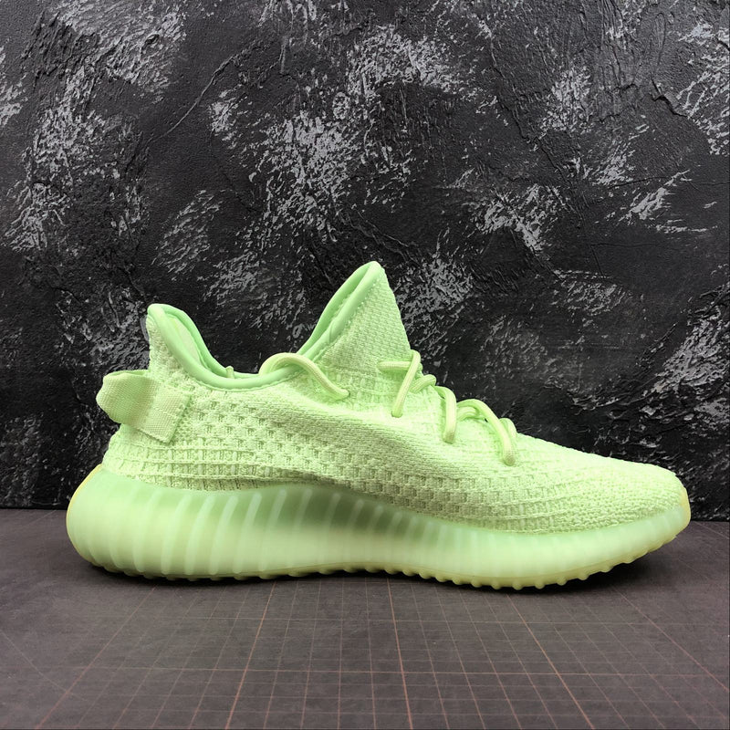 YEEZY BOOST V2 GLOW IN THE DARK