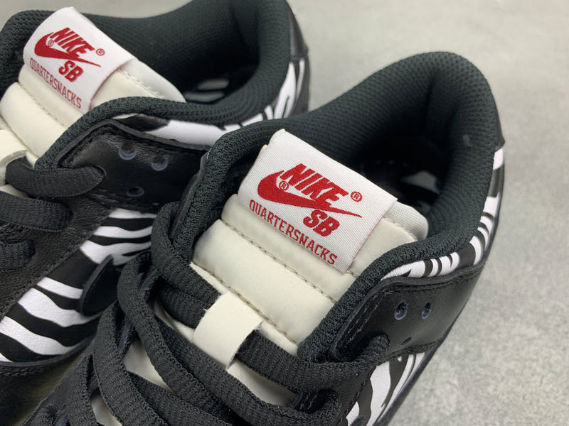 DUNK LOW QUARTERSNACKS ZEBRA