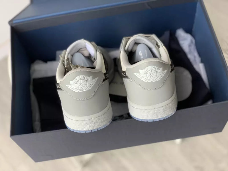 Jordan 1 Retro Low Dior