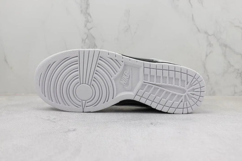 DUNK LOW RESERVE PANDA