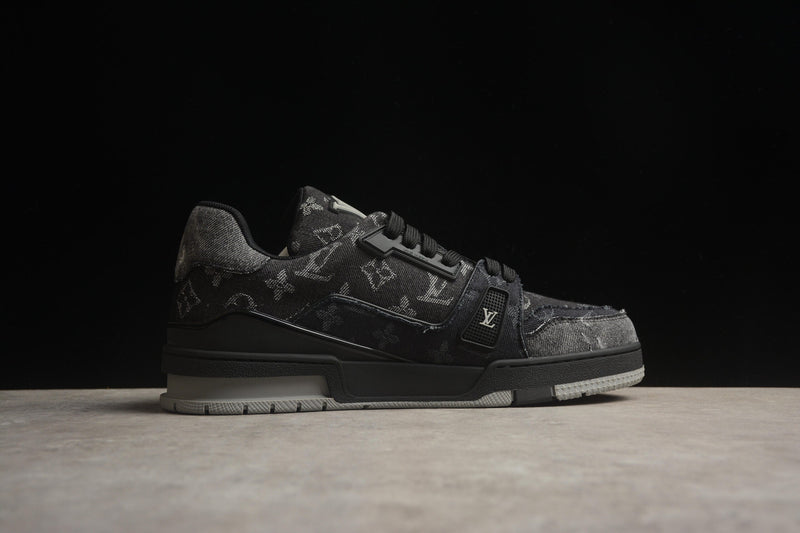 LV TRAINER JEANS BLACK