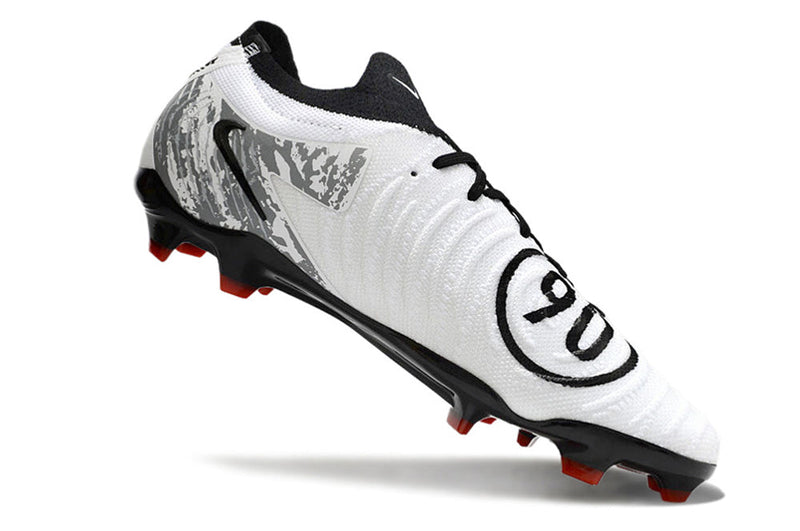 Chuteira Nike Phantom GX II Total 90 FG - Branca, Preta e Vermelha