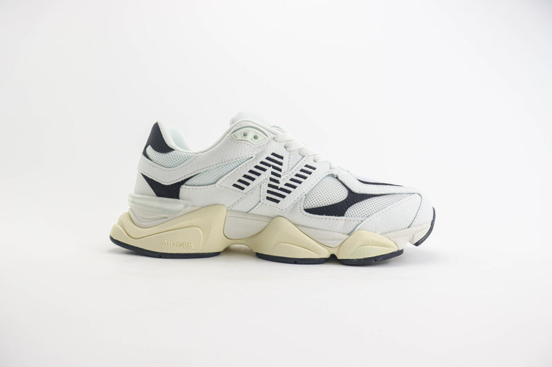 NEW BALANCE 9060WHITE BLACK