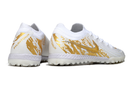 Chuteira Society Nike Phantom GX II TF - Branca e Dourada
