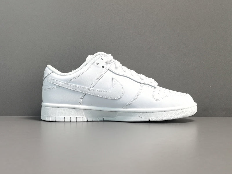 DUNK LOW TRIPLE WHITE